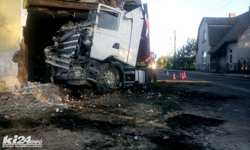 Wypadek ciężarówki i nocny pożar pod Gniewkowem