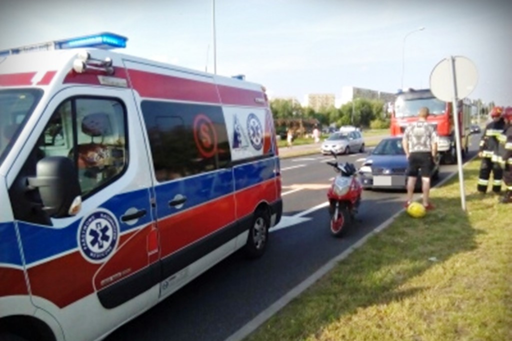 Osobówka zderzyła się ze skuterem