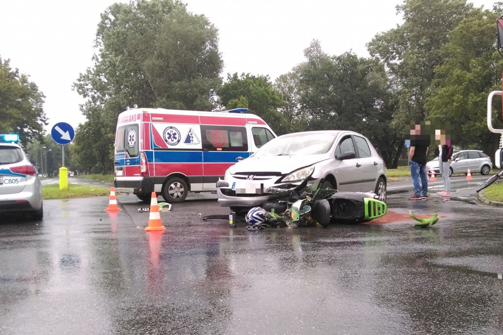 Skuter zderzył się z peugeotem
