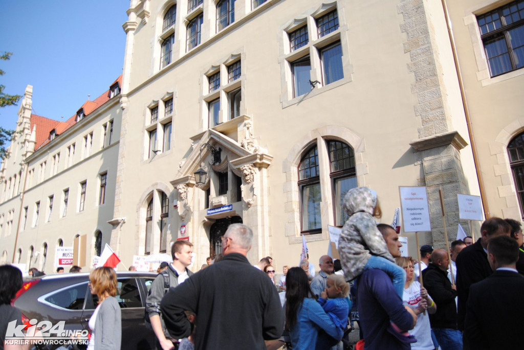 Protest przeciwko przymusowym szczepieniom