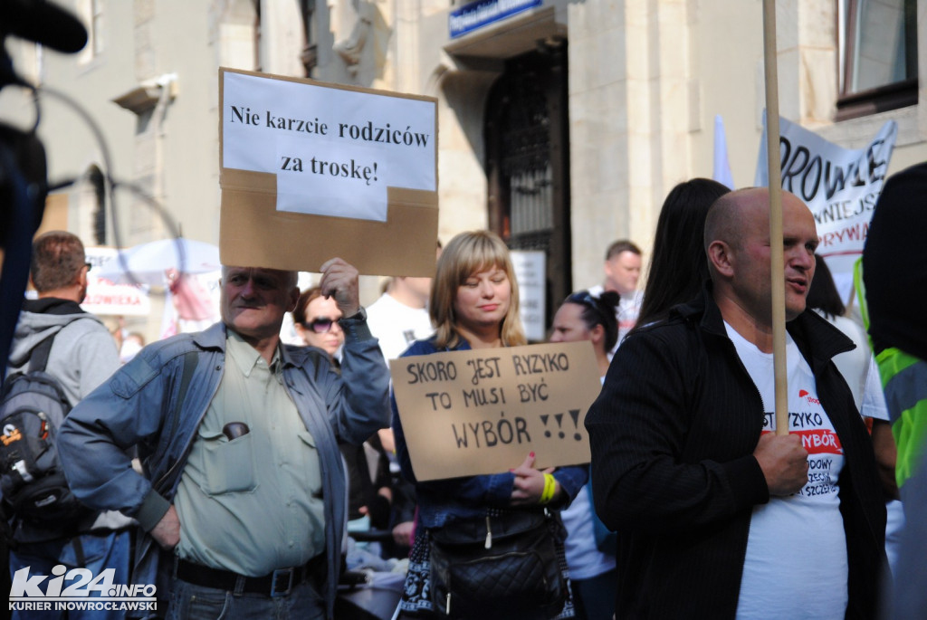 Protest przeciwko przymusowym szczepieniom