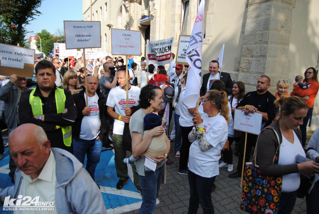 Protest przeciwko przymusowym szczepieniom