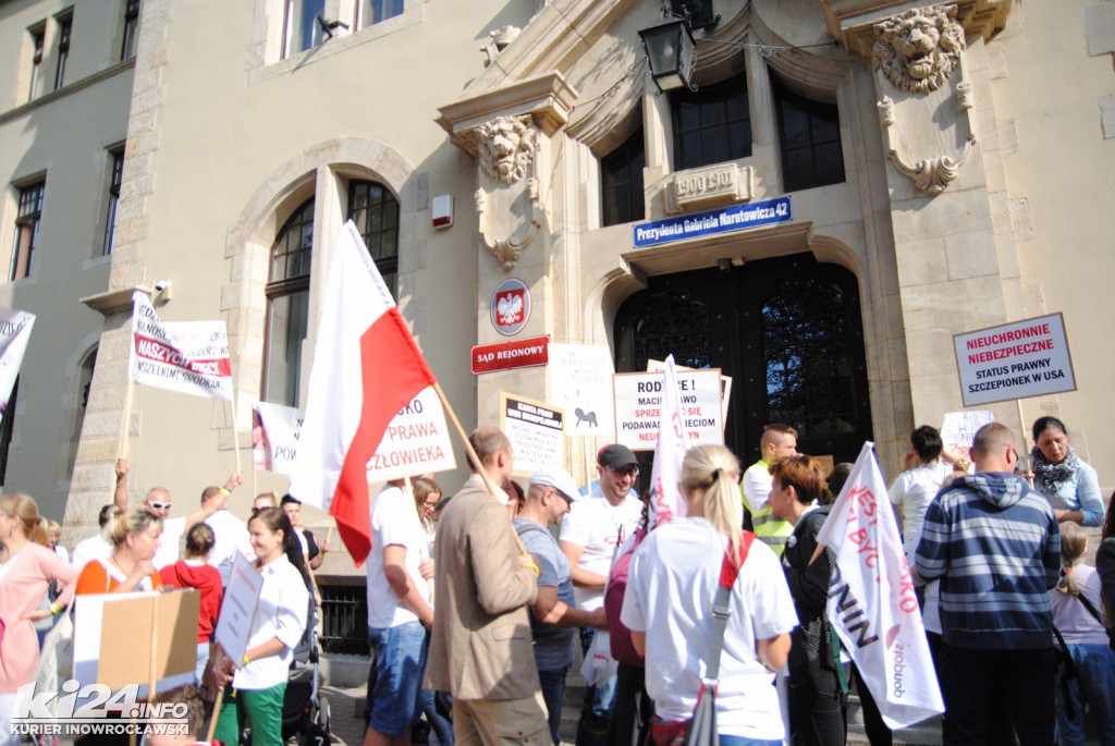 Protest przeciwko przymusowym szczepieniom