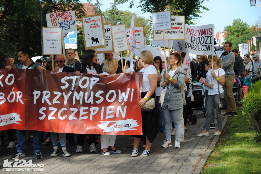 Protest przeciwko przymusowym szczepieniom