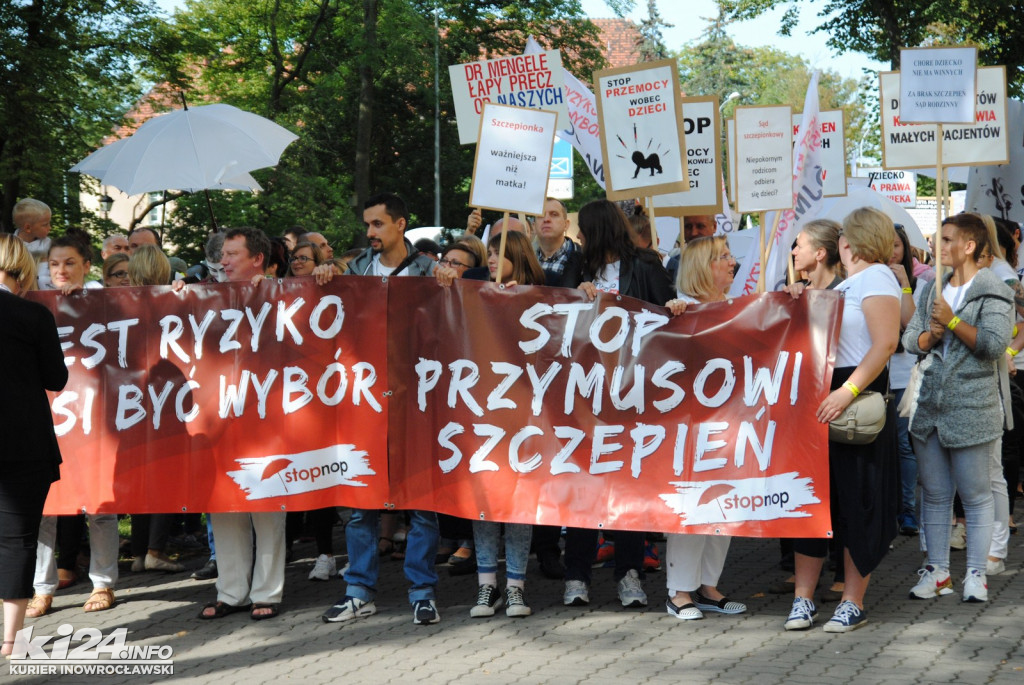 Protest przeciwko przymusowym szczepieniom