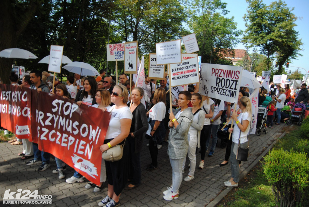 Protest przeciwko przymusowym szczepieniom