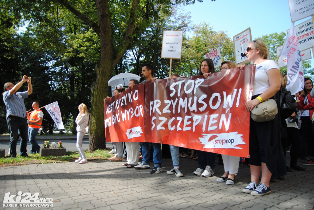 Protest przeciwko przymusowym szczepieniom