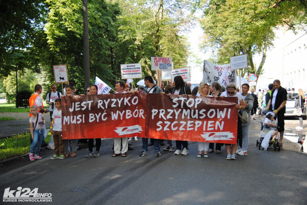 Protest przeciwko przymusowym szczepieniom