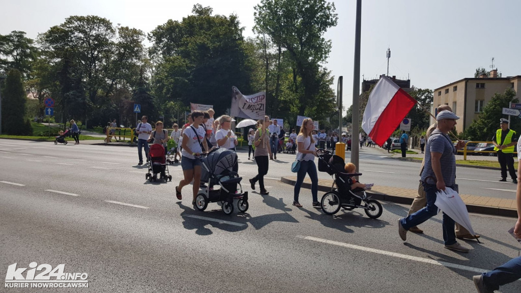 Protest przeciwko przymusowym szczepieniom