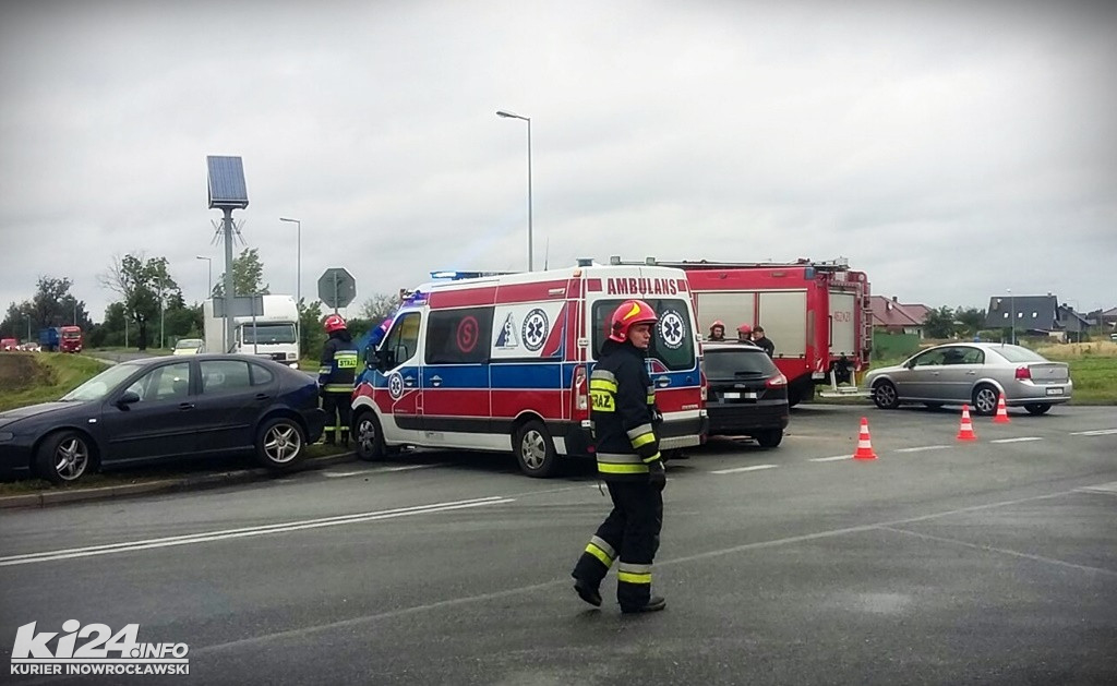 Na Pileckiego/Orłowskiej ford czołowo zderzył się z wywrotką