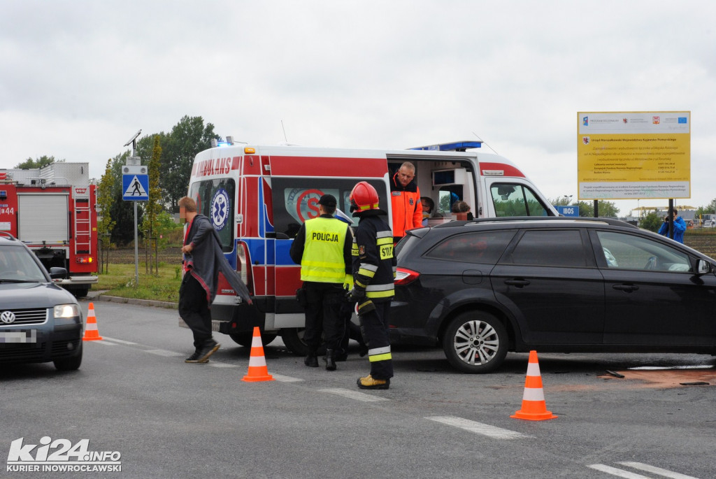 Na Pileckiego/Orłowskiej ford czołowo zderzył się z wywrotką