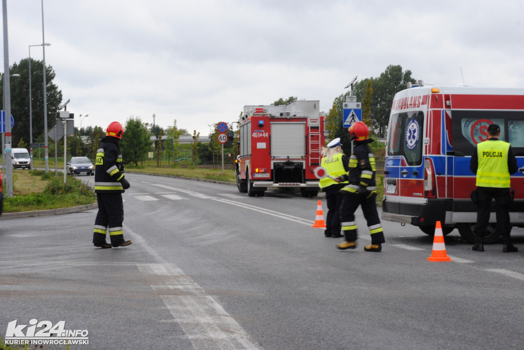 Na Pileckiego/Orłowskiej ford czołowo zderzył się z wywrotką