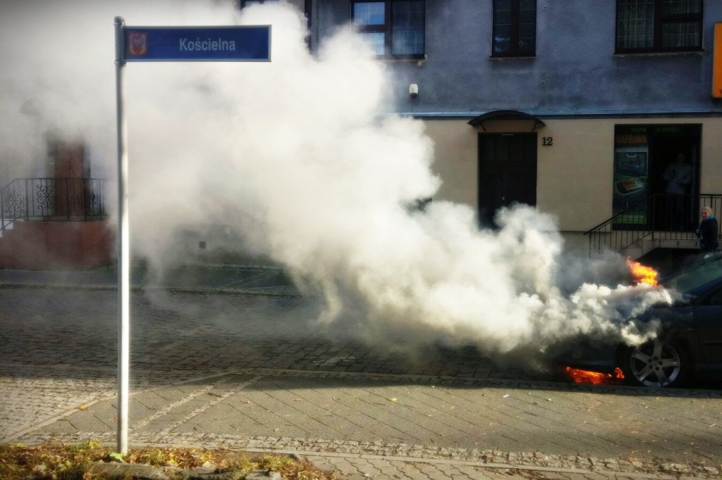 Pożar samochodu na ul. Kościelnej