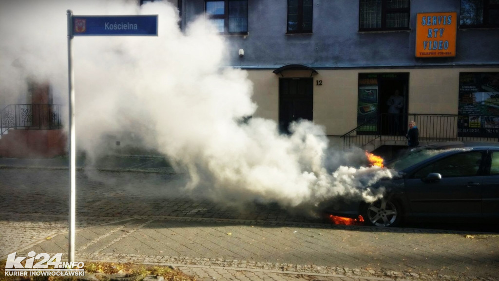 Pożar samochodu na ul. Kościelnej