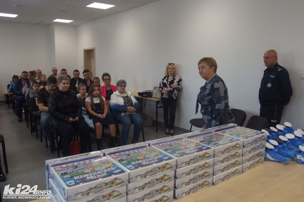 Bezpieczna droga do szkoły z poradami Polfinka