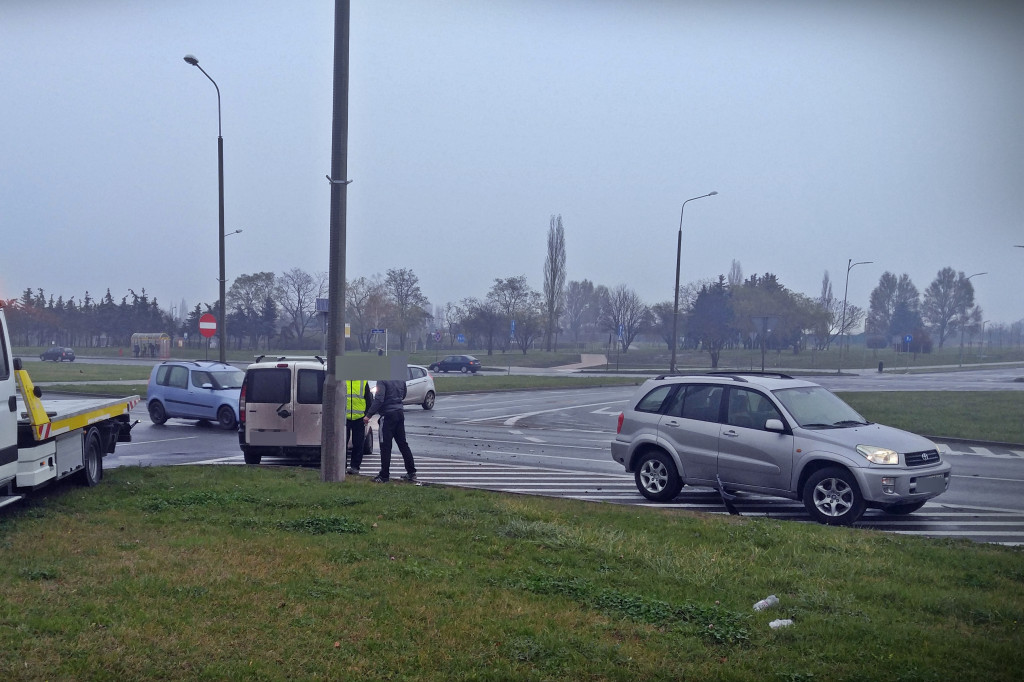 Kraksa na skrzyżowaniu przy pawilonie