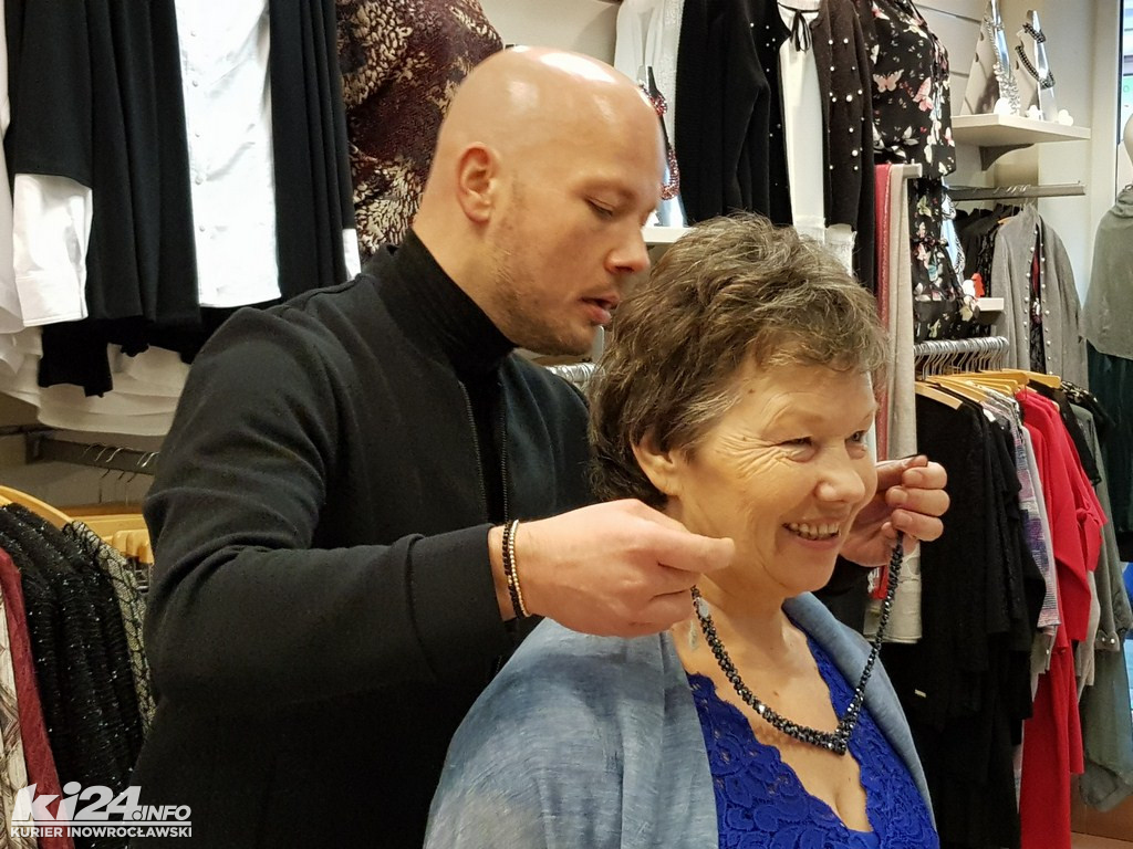 Dawid Kołacz w inowrocławskim butiku
