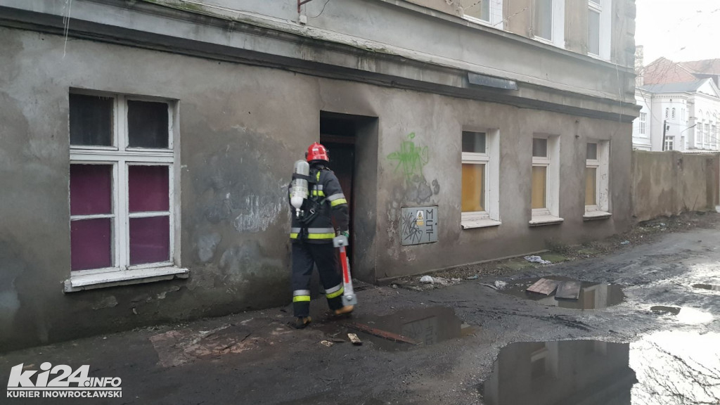 Pożar w kamienicy w centrum
