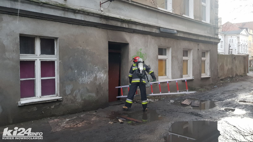 Pożar w kamienicy w centrum
