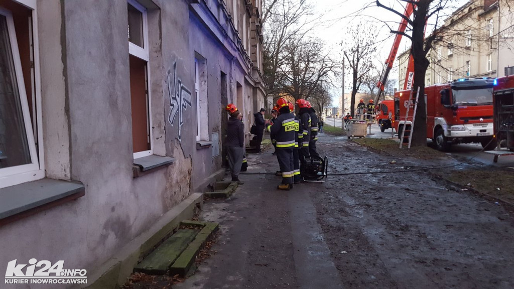 Pożar w kamienicy w centrum