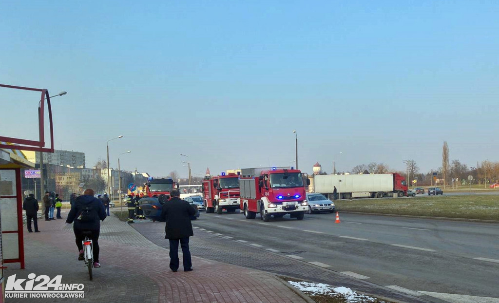 Groźna kraksa na rąbińskim skrzyżowaniu