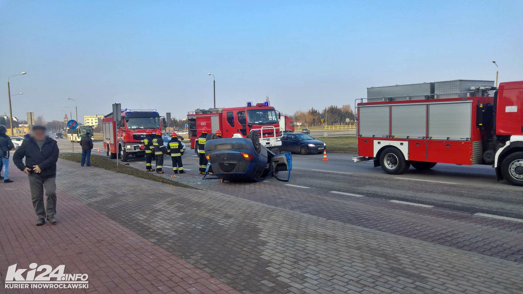 Groźna kraksa na rąbińskim skrzyżowaniu