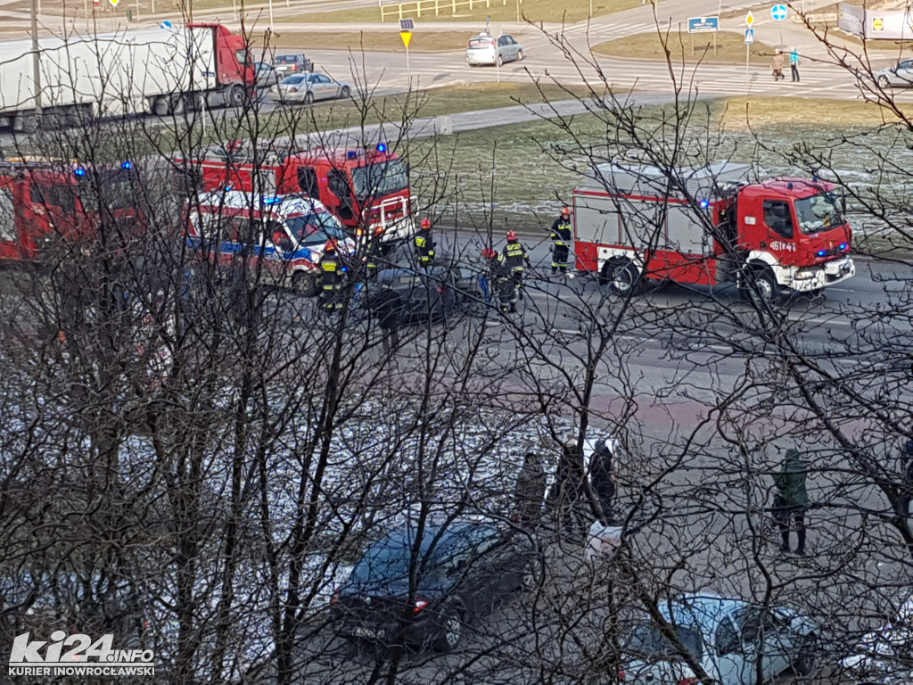 Groźna kraksa na rąbińskim skrzyżowaniu