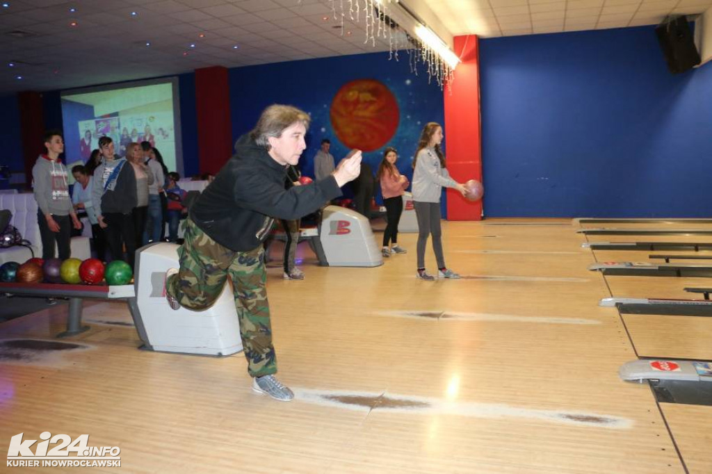 Gesal wśród śnieżnych kręgli