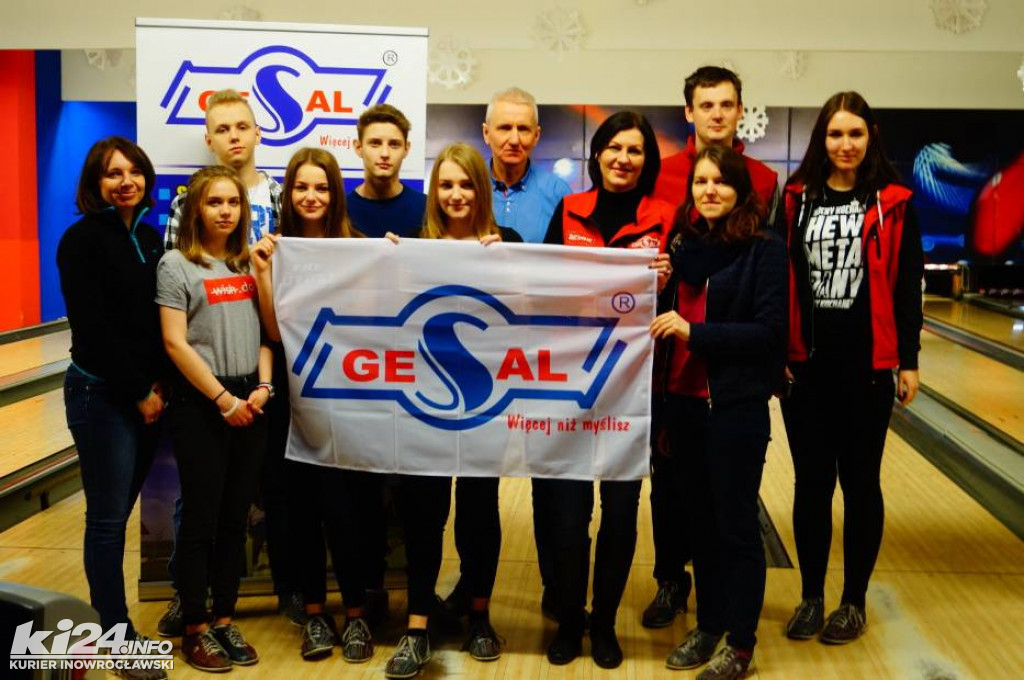 Gesal wśród śnieżnych kręgli