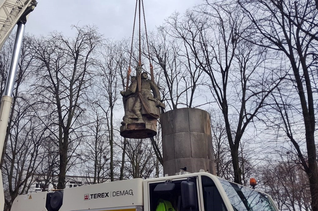 Rozbiórka pomnika Wdzięczności