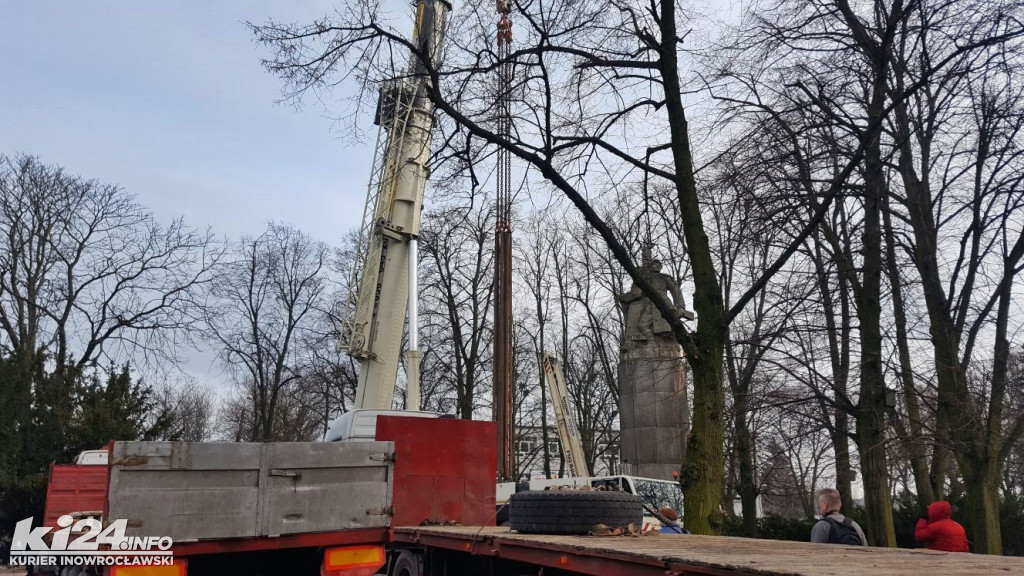 Rozbiórka pomnika Wdzięczności