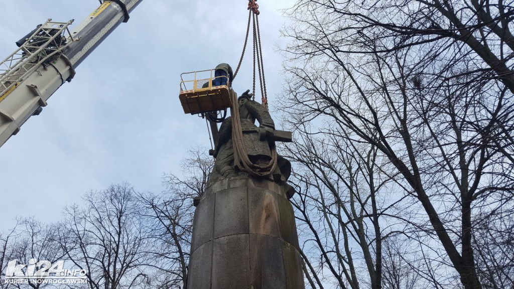 Rozbiórka pomnika Wdzięczności