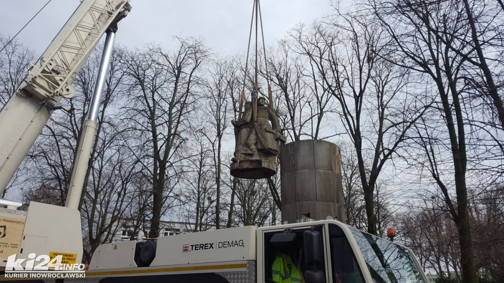 Rozbiórka pomnika Wdzięczności