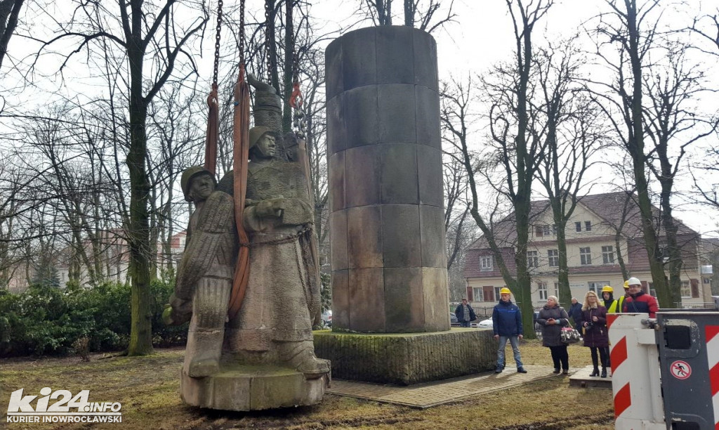 Rozbiórka pomnika Wdzięczności