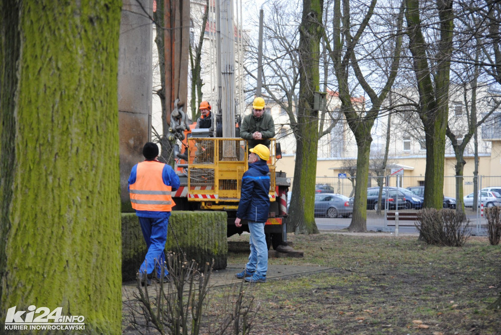 Rozbiórka pomnika Wdzięczności