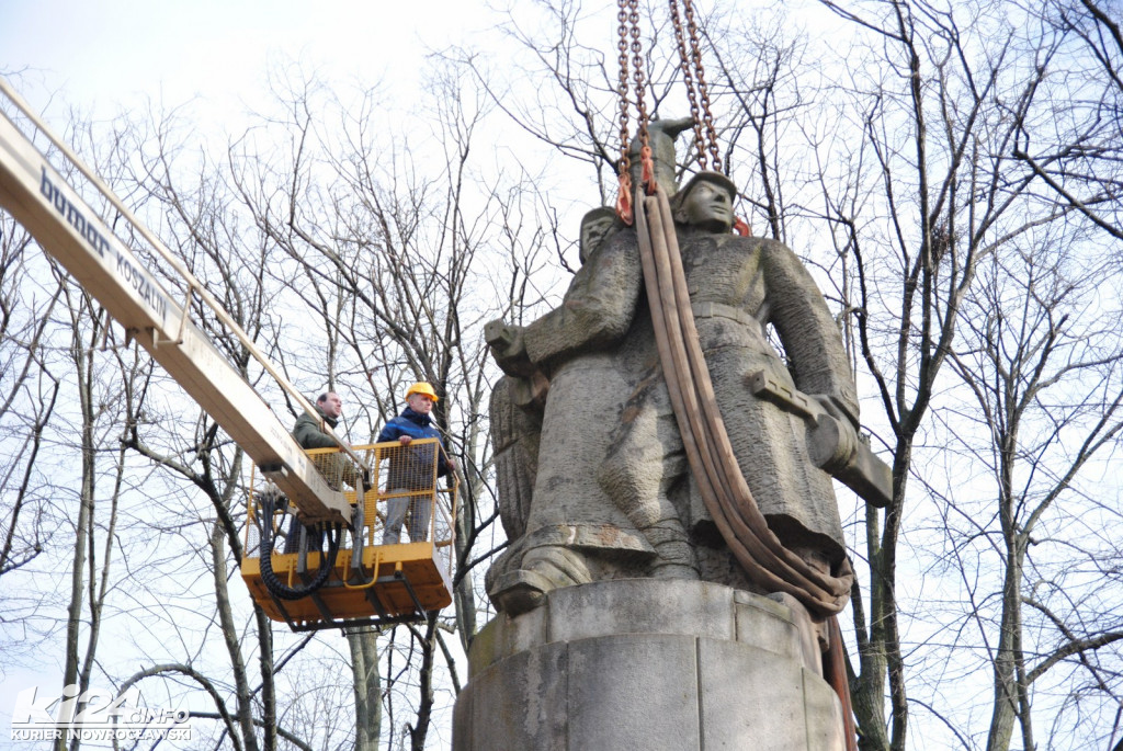 Rozbiórka pomnika Wdzięczności