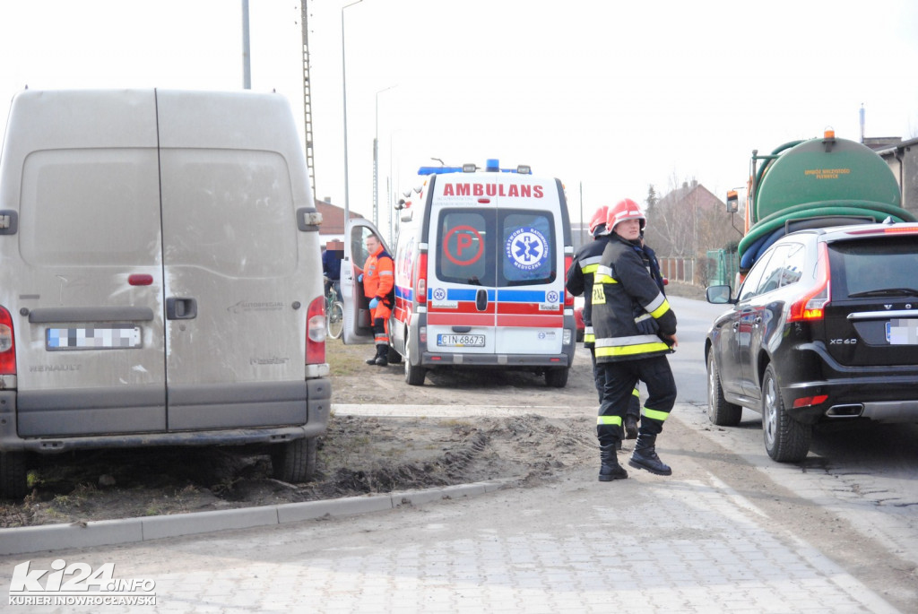 Renault wjechał w ogrodzenie przedszkola