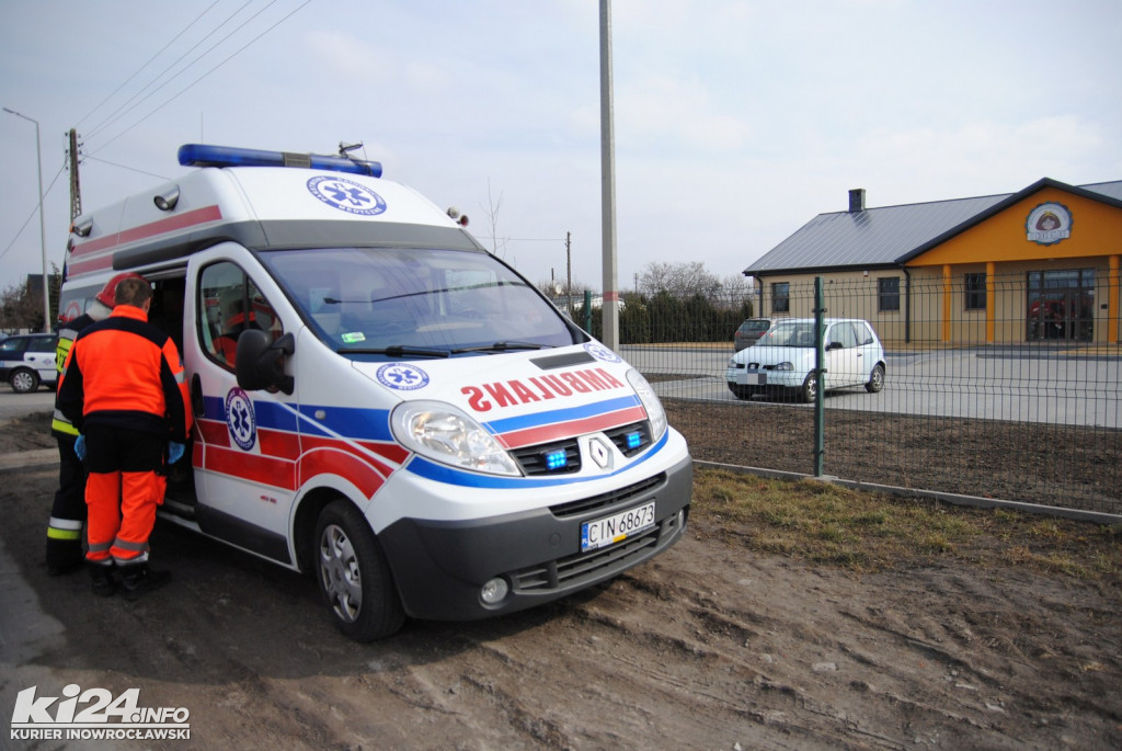 Renault wjechał w ogrodzenie przedszkola