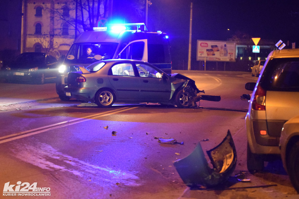 Nocna kraksa na ul. Krzywoustego