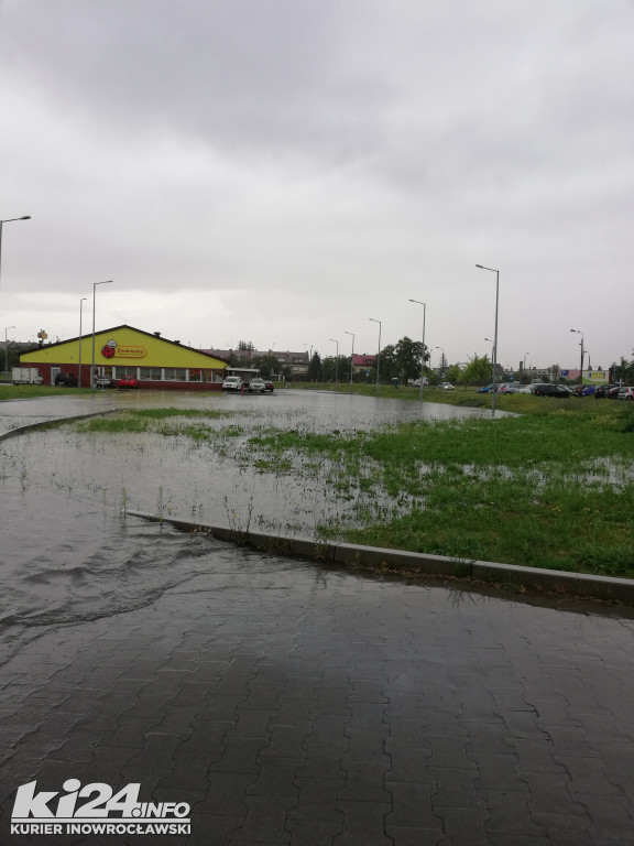 Intensywne deszcze zalewają Inowrocław
