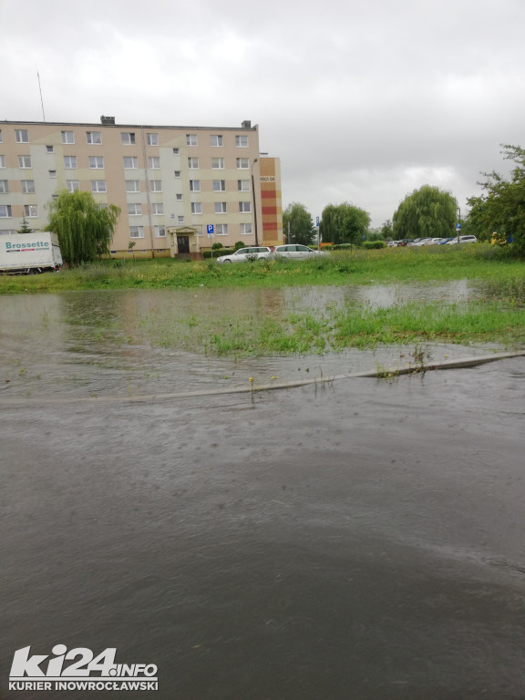 Intensywne deszcze zalewają Inowrocław