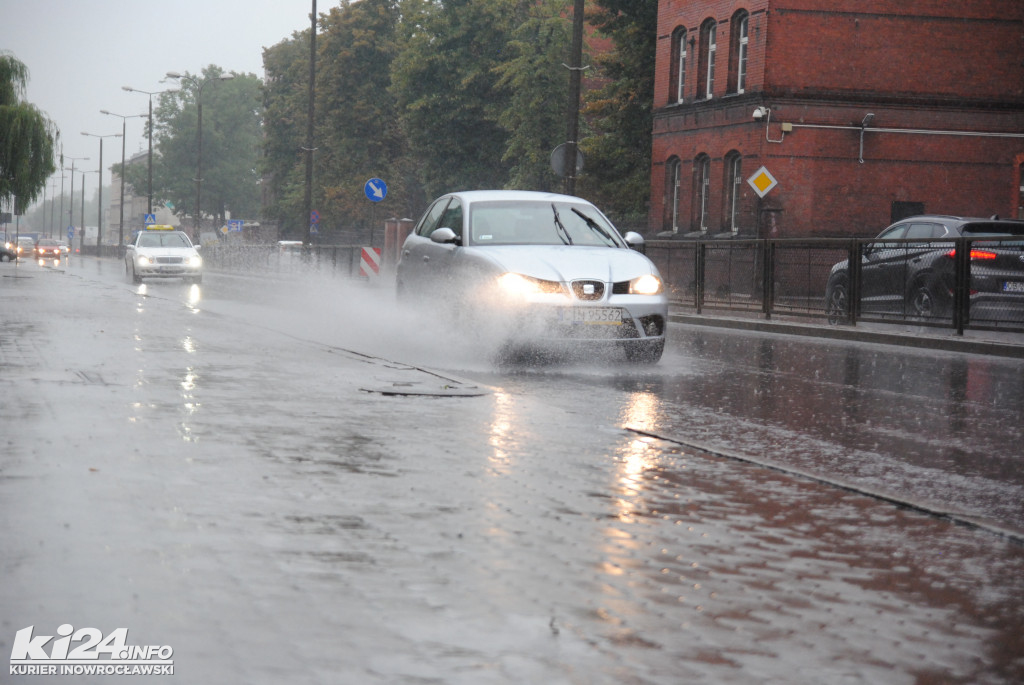 Intensywne deszcze zalewają Inowrocław