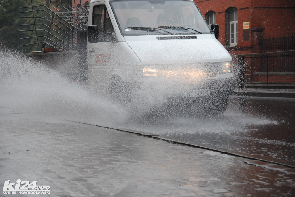 Intensywne deszcze zalewają Inowrocław