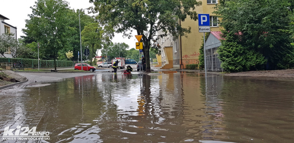 Intensywne deszcze zalewają Inowrocław