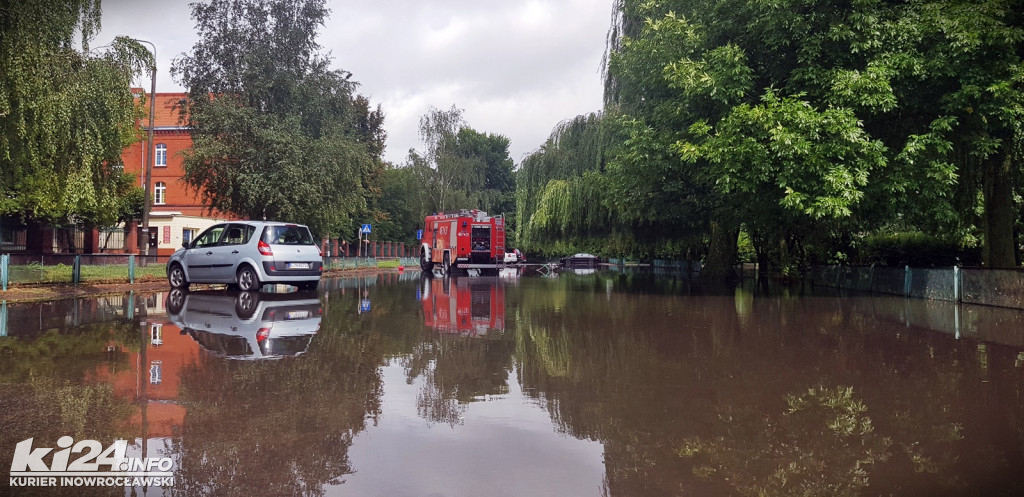 Intensywne deszcze zalewają Inowrocław