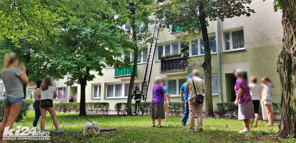 Mężczyzna ewakuowany z zadymionego mieszkania na os. Piastowskim