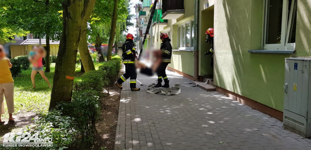 Mężczyzna ewakuowany z zadymionego mieszkania na os. Piastowskim