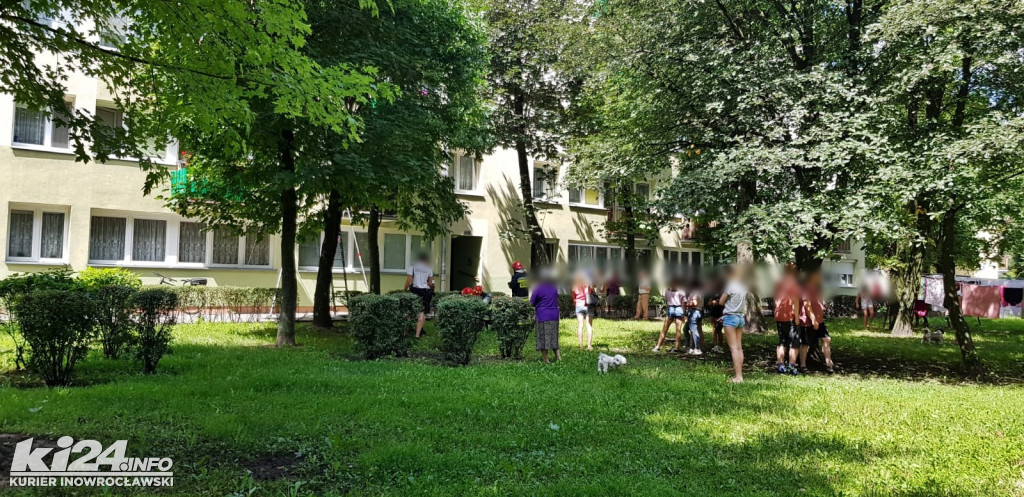 Mężczyzna ewakuowany z zadymionego mieszkania na os. Piastowskim