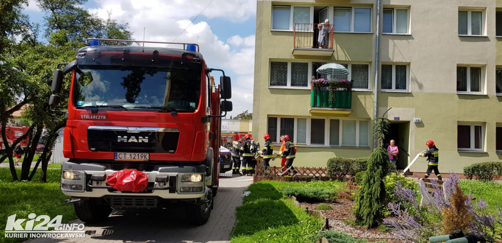 Mężczyzna ewakuowany z zadymionego mieszkania na os. Piastowskim