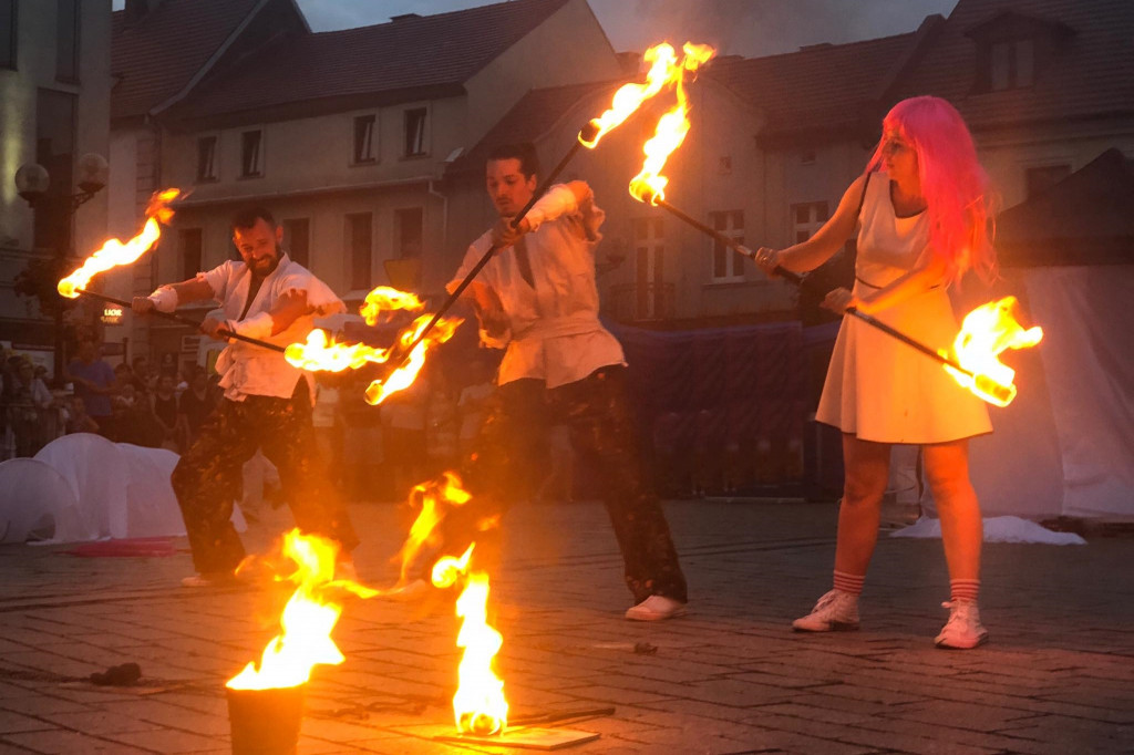 Fireshow na inowrocławskim Rynku